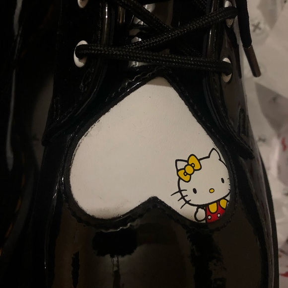 Hello kitty dr martens - Picture 3 of 3